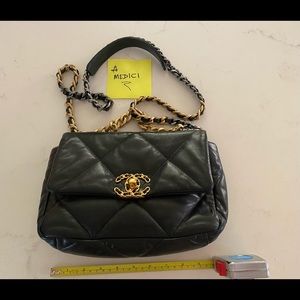 Chanel 19 - small